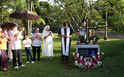 Bendición de la cruz e inicio del Triduo a Sor María Troncatti
