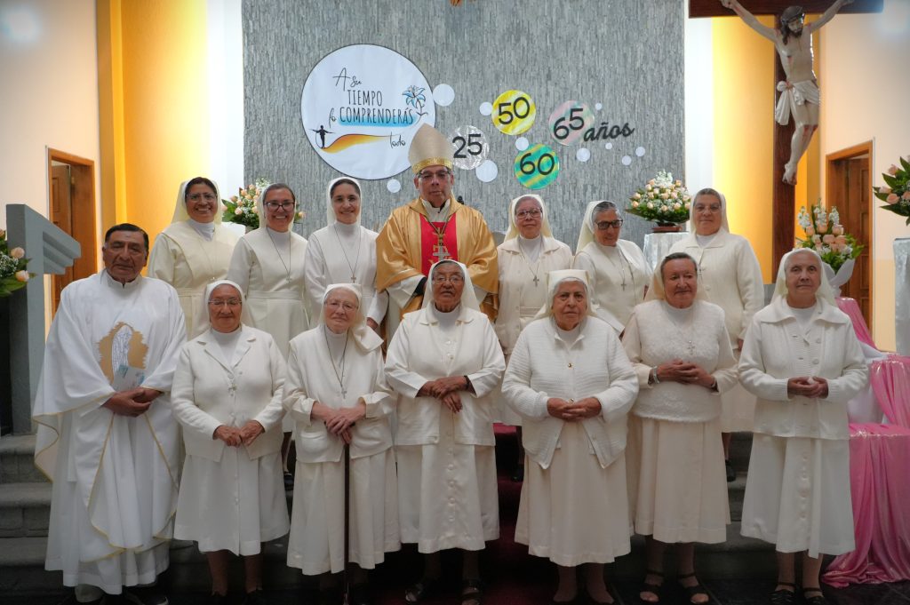 Hermanas Jubilares que cumplen 25, 50, 60 y años de vida consagrada.