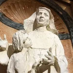 En Turín, la estatua de S. María Troncatti guarda la memoria y su mensaje de paz
